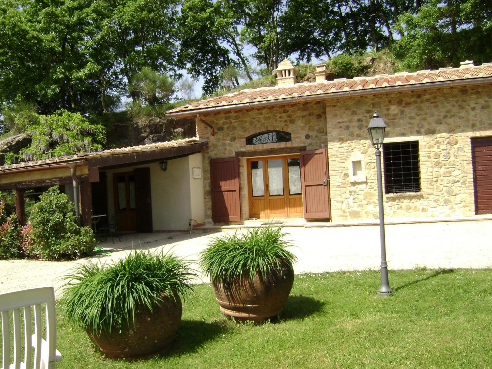 Sassi Bianchi Guest House Sensano Exterior photo